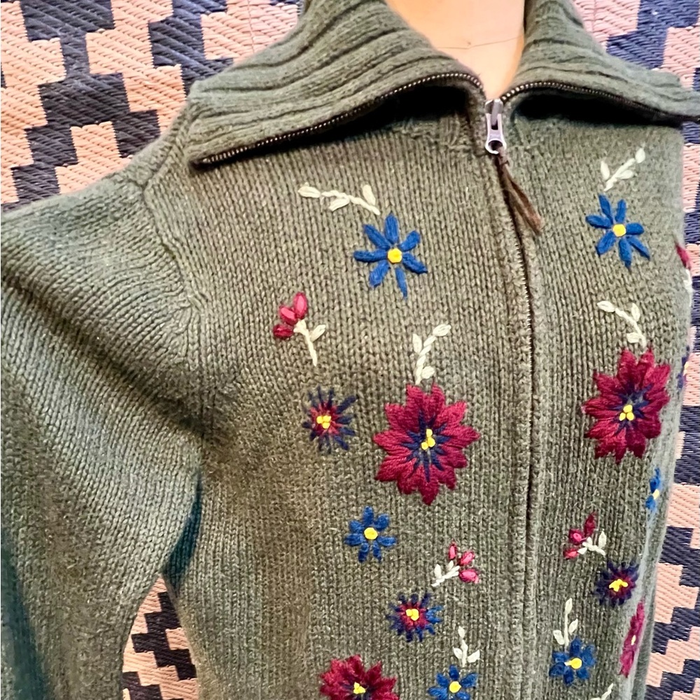VINTAGE earthy mossy green embroidered floral botanical knit cardigan sweater - Picture 7 of 11
